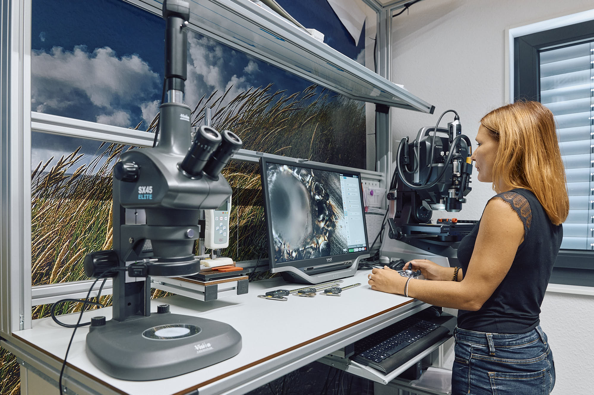 Digital quality analysis at the microscope