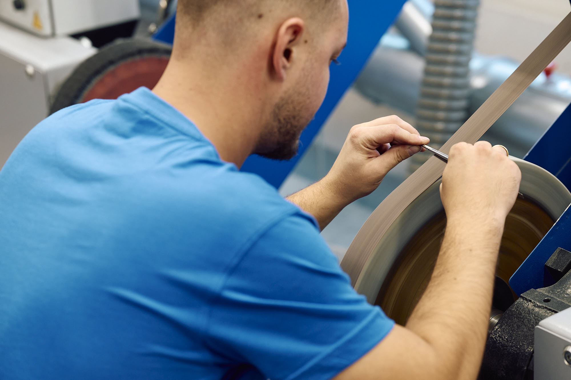 Fine grinding of a surgical instrument