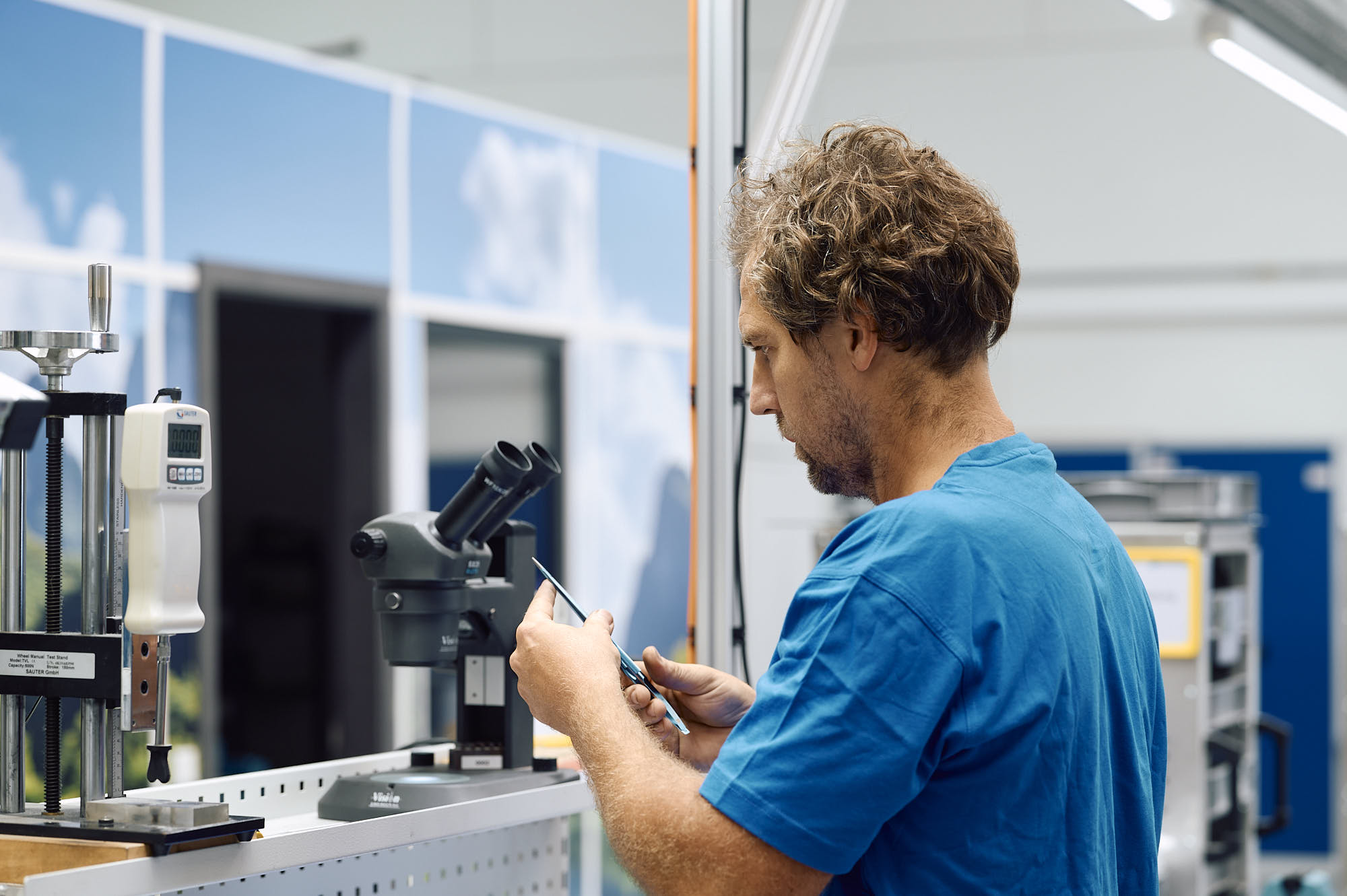 Handwerkliche Arbeit in der Produktion