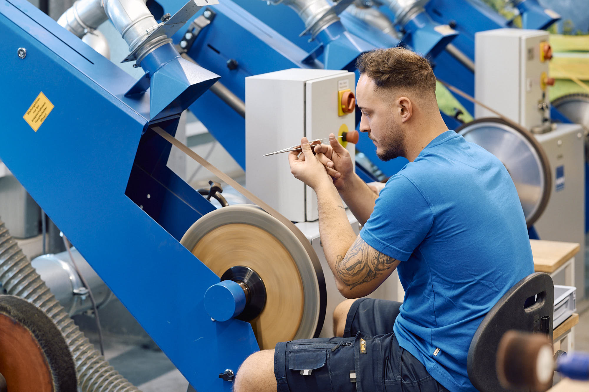 Feinschliff am Schleifrad